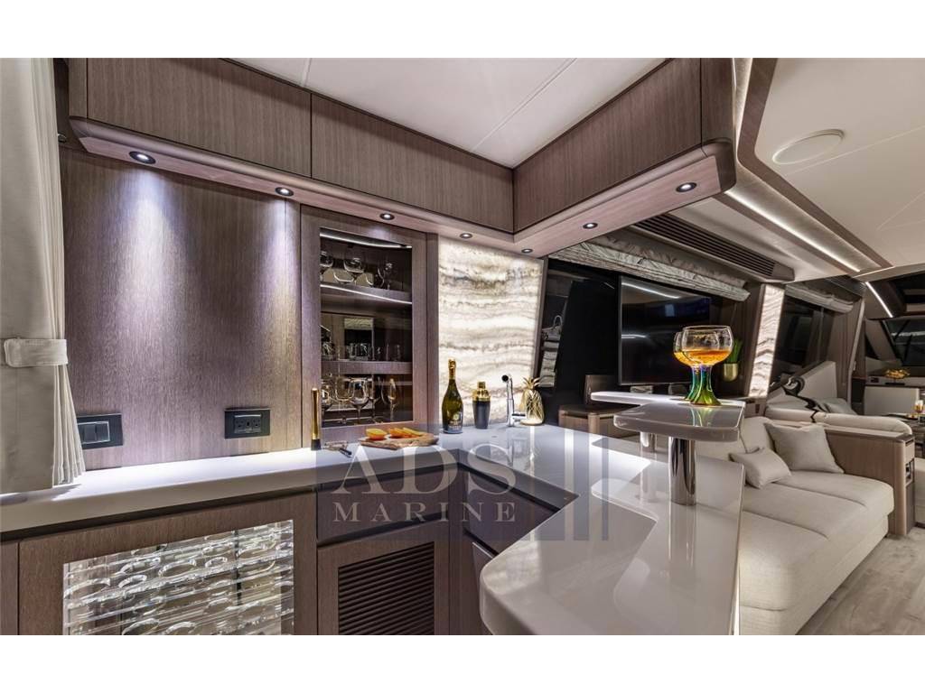 Galeon 800 fly