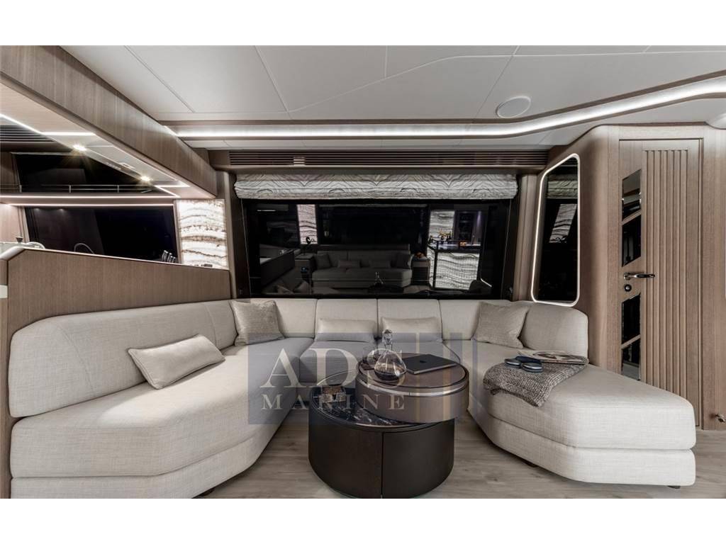 Galeon 800 fly