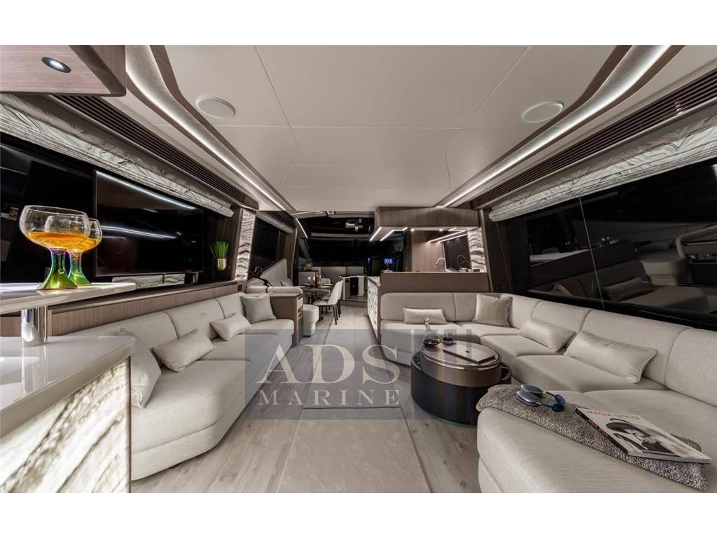 Galeon 800 fly