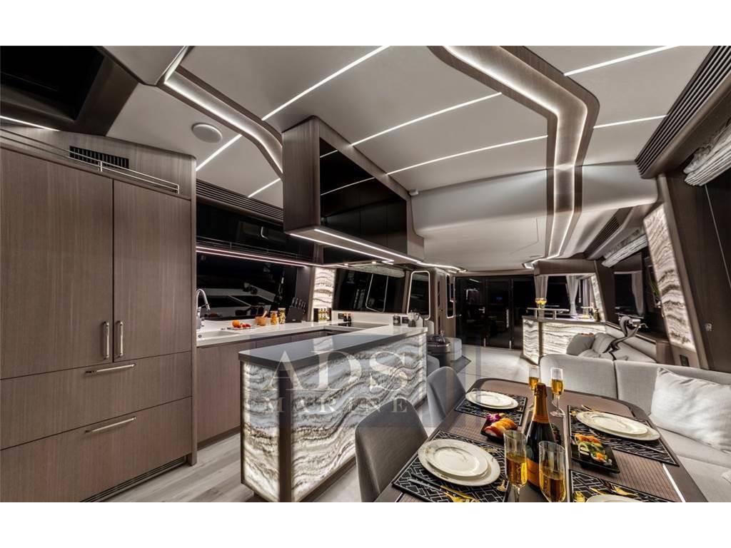 Galeon 800 fly