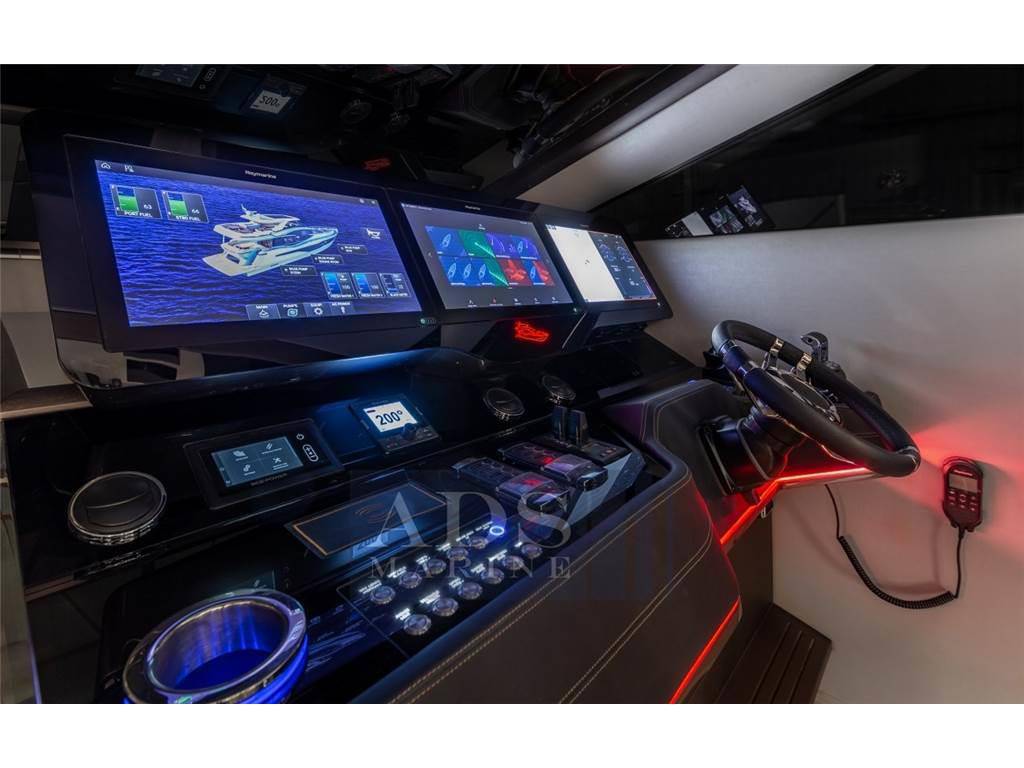 Galeon 800 fly