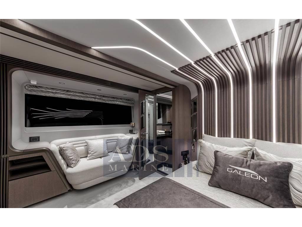 Galeon 800 fly