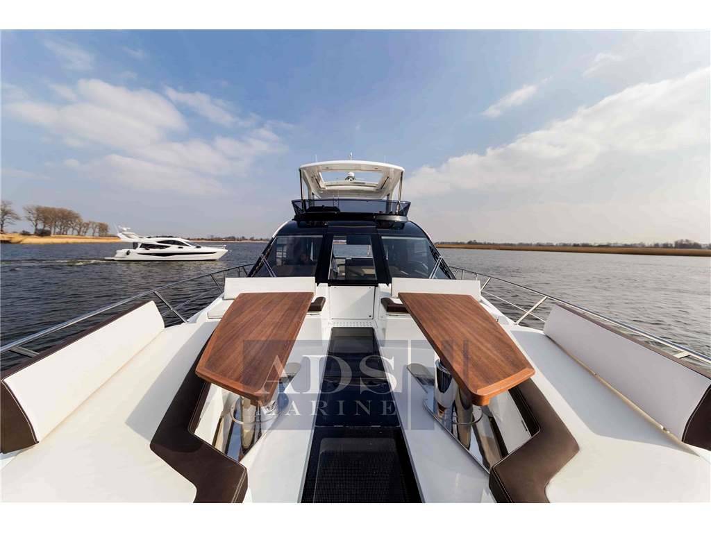 Galeon 640 fly