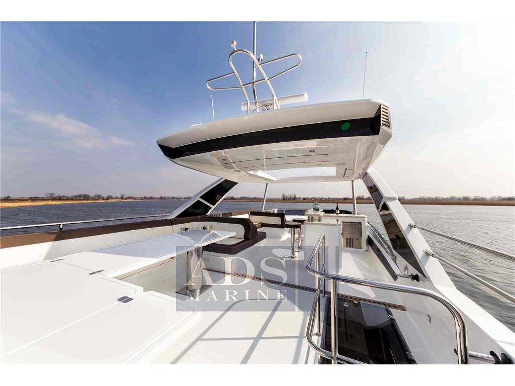 Galeon 640 fly