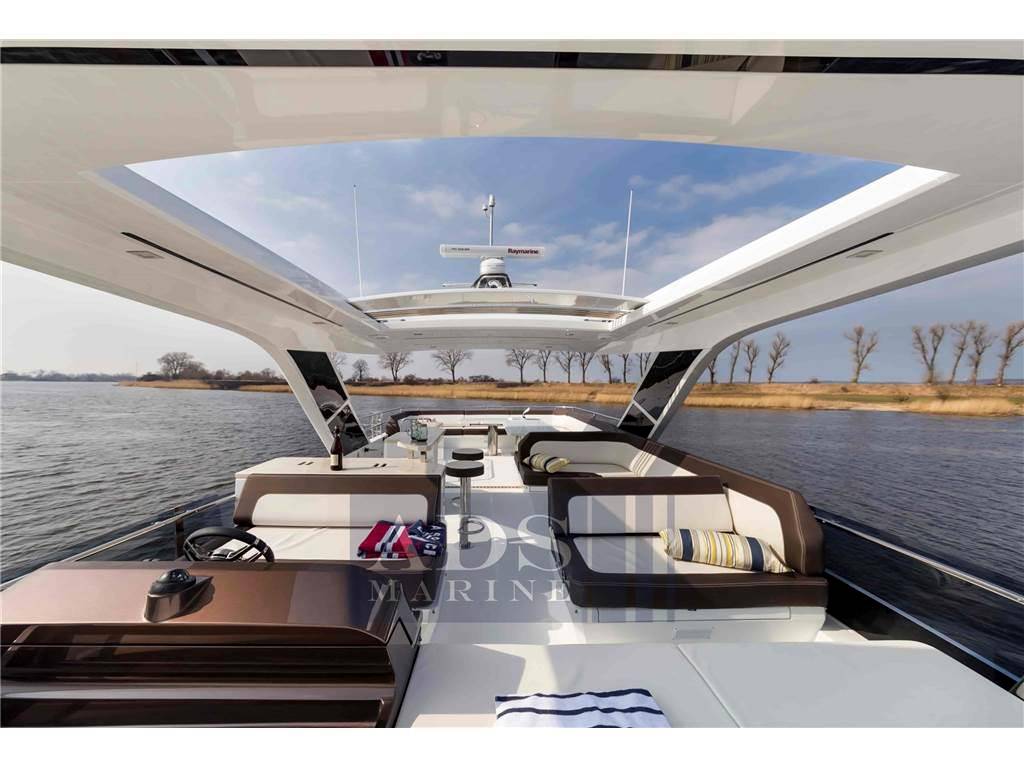 Galeon 640 fly
