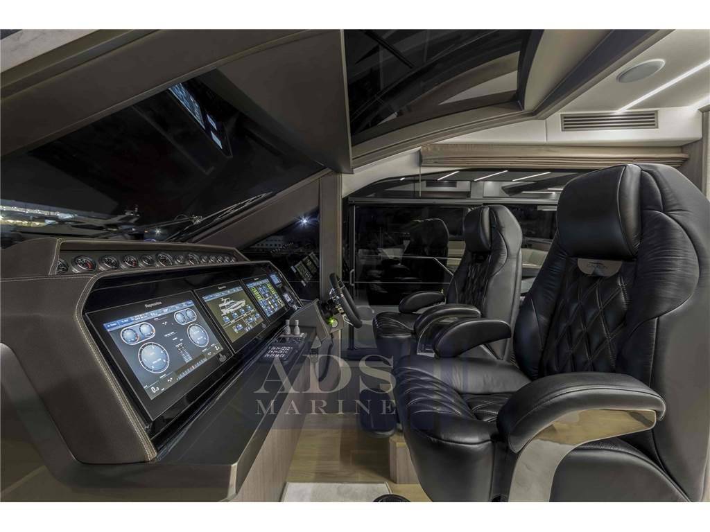 Galeon 640 fly