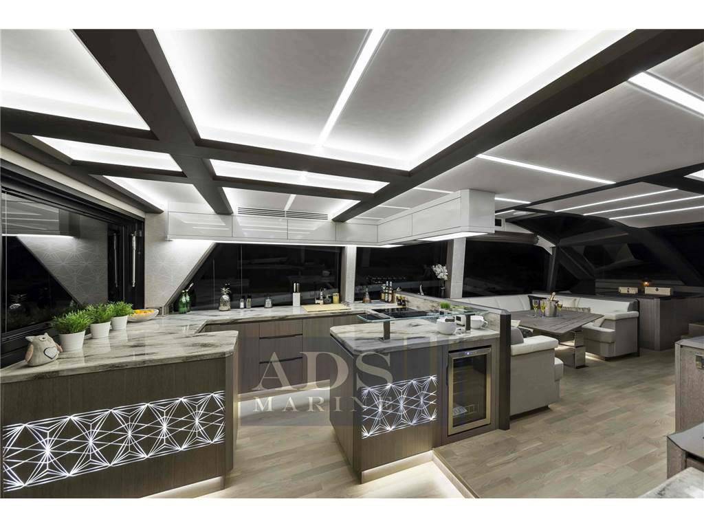 Galeon 640 fly