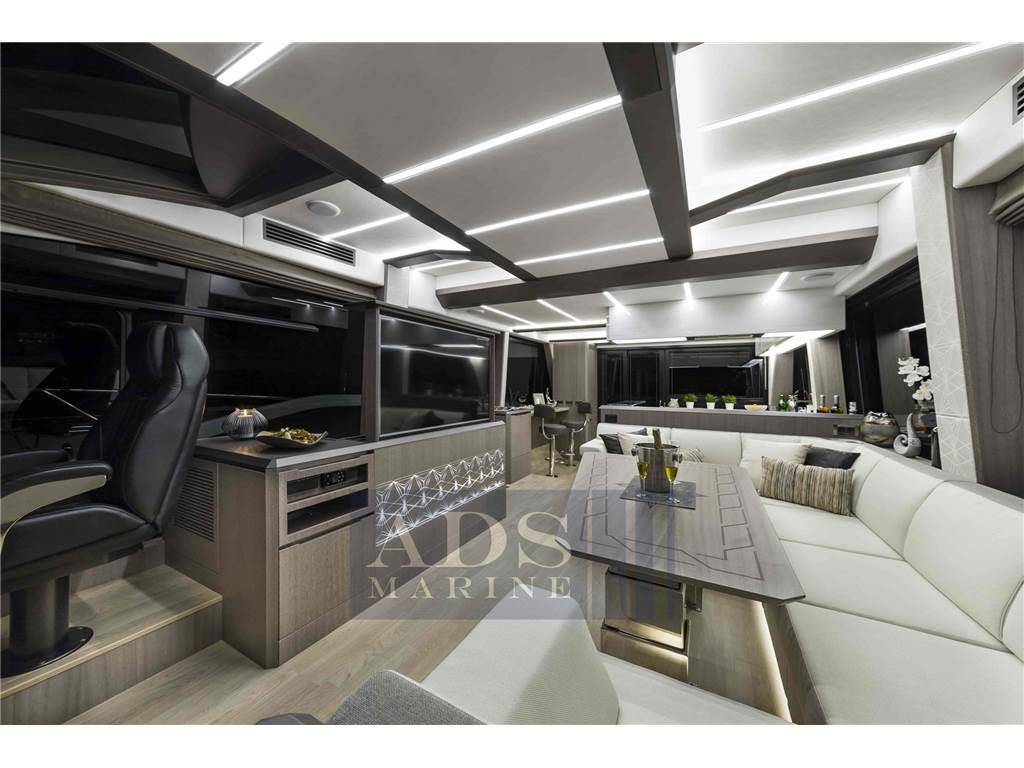 Galeon 640 fly