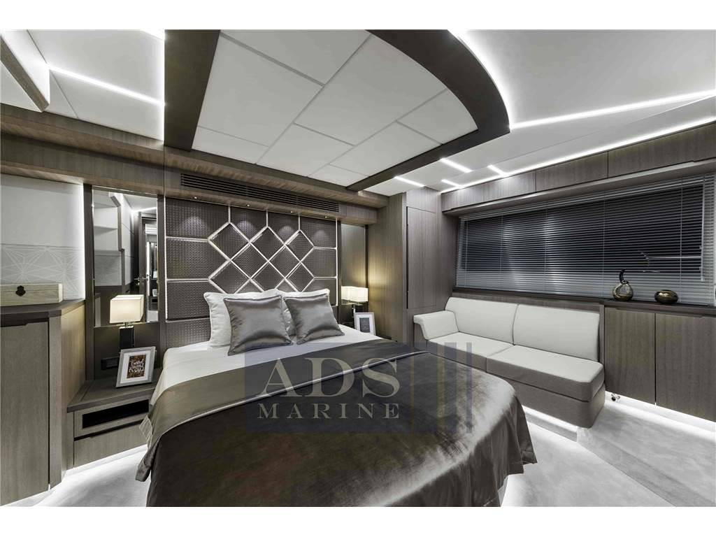 Galeon 640 fly