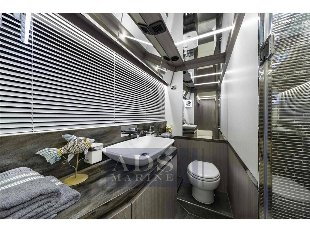 Galeon 640 fly