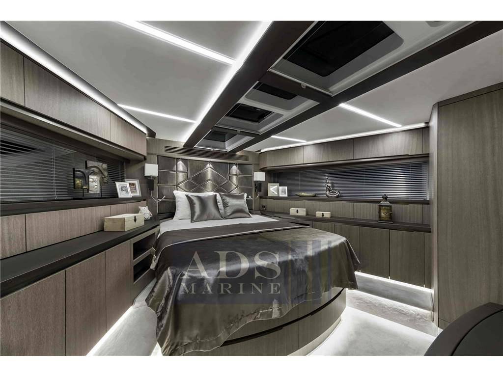 Galeon 640 fly