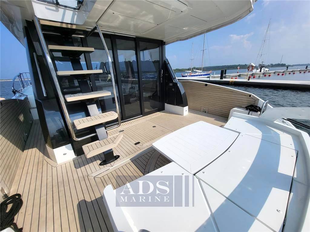 Galeon 500 fly