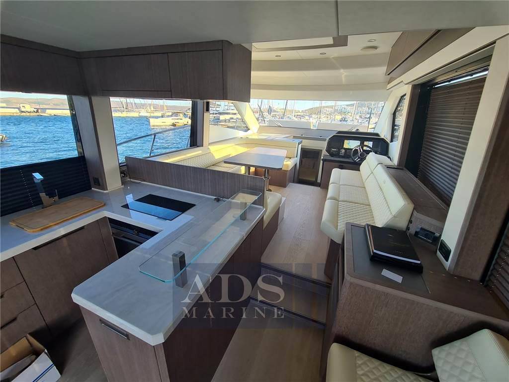 Galeon 500 fly
