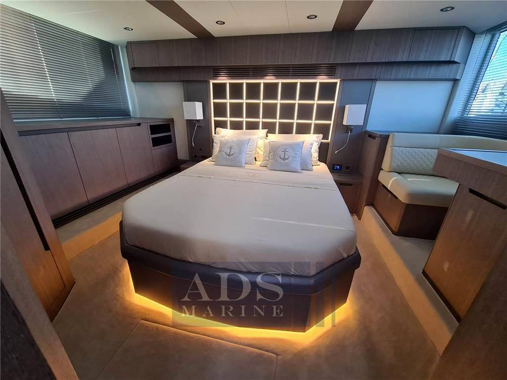 Galeon 500 fly