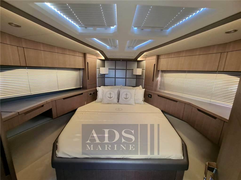 Galeon 500 fly