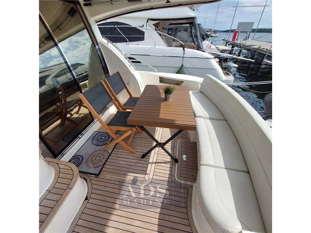 Galeon 440 fly
