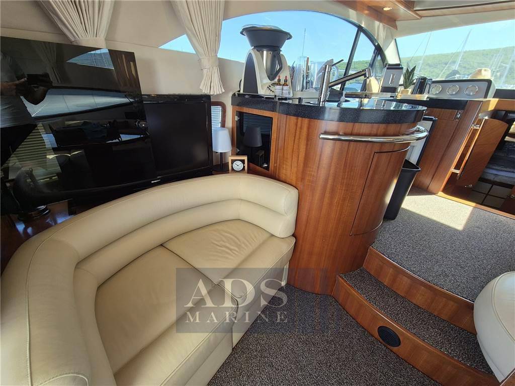 Galeon 440 fly