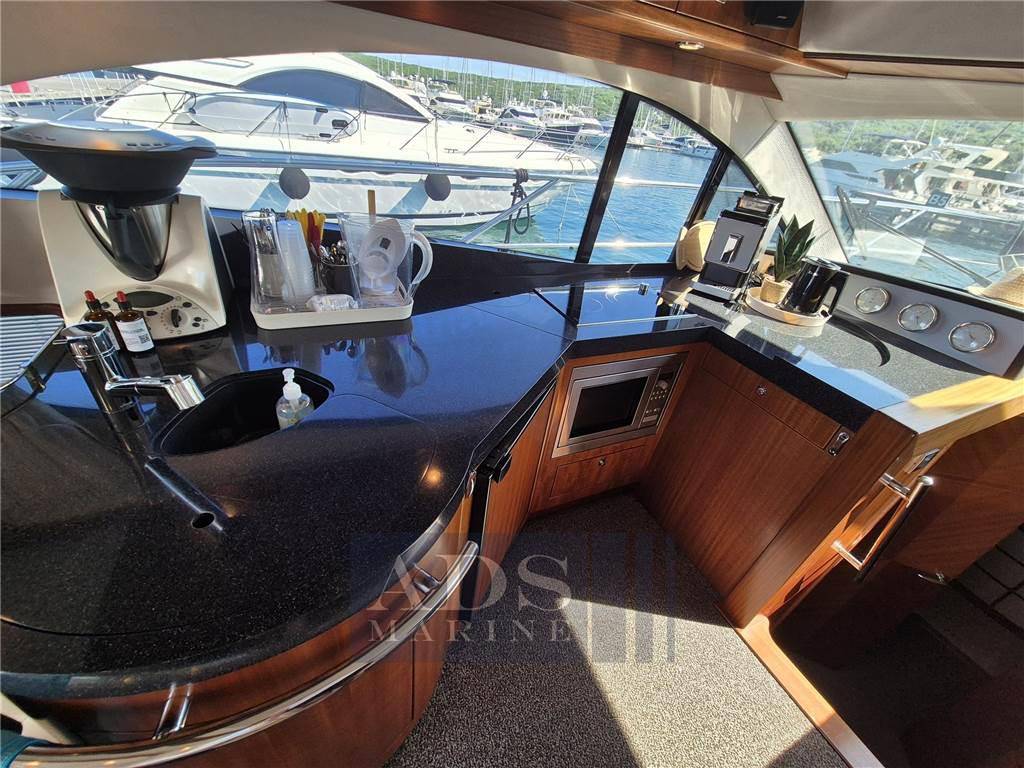Galeon 440 fly