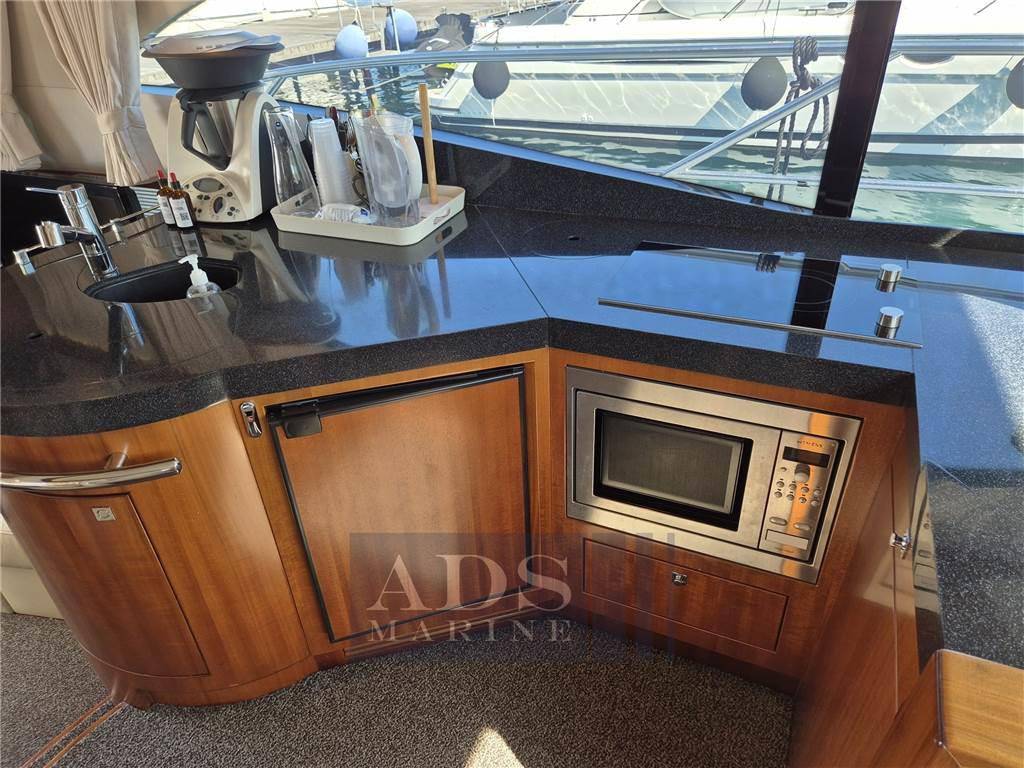 Galeon 440 fly