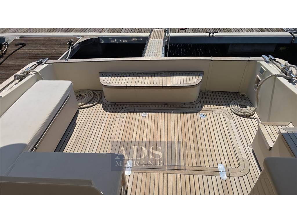 Solare 43 lobster