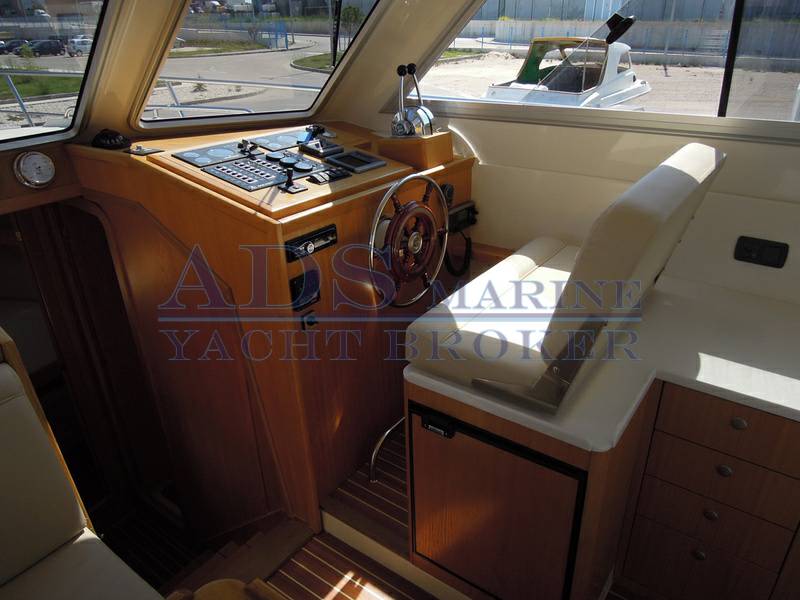 Sas vektor Adria 1002