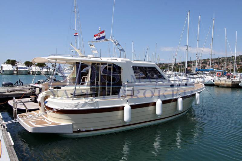 Sas vektor Adria 1002