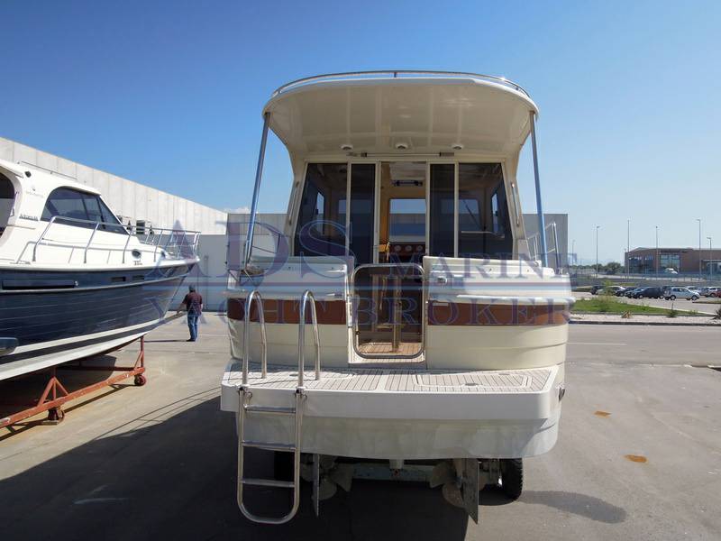 Sas vektor Adria 1002