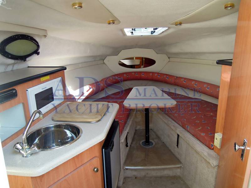 Regal 258 commodore