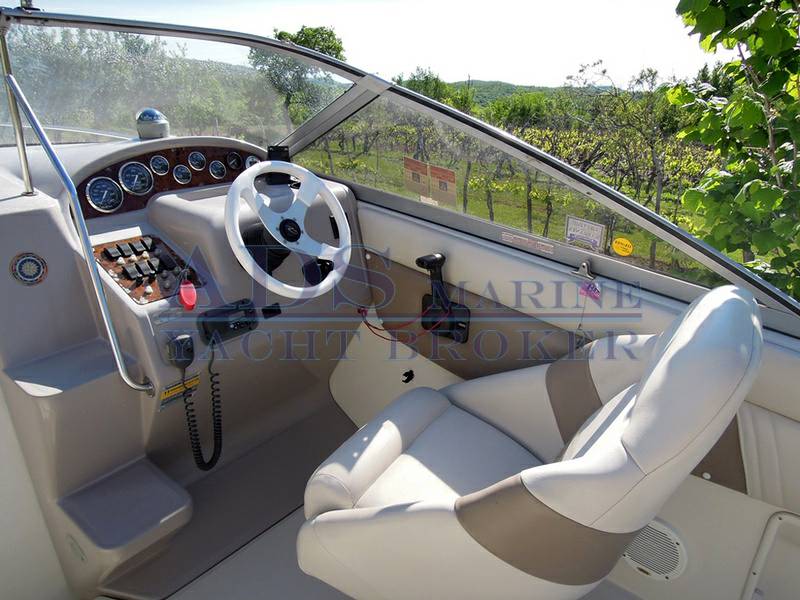 Regal 258 commodore