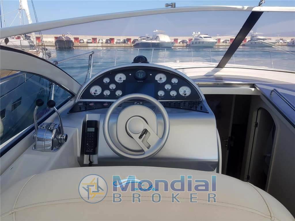 Pershing 37'