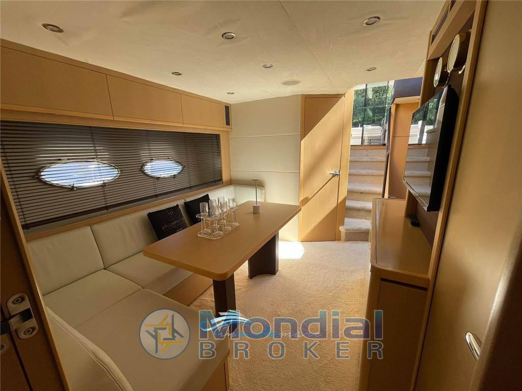 Princess yachts V 62