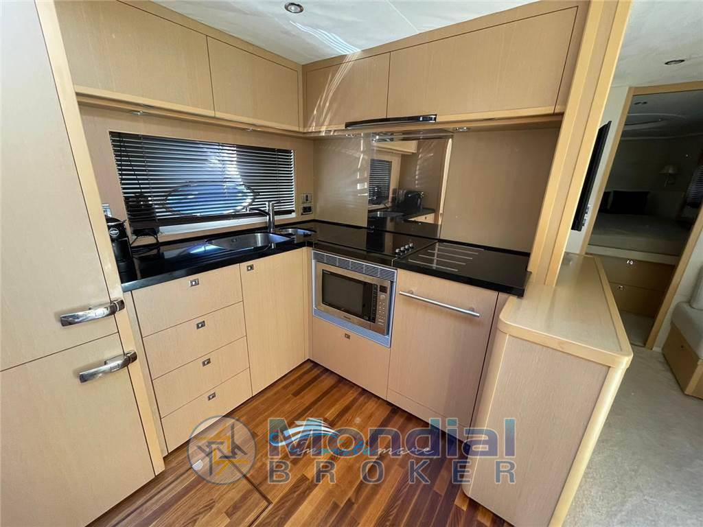 Princess yachts V 62