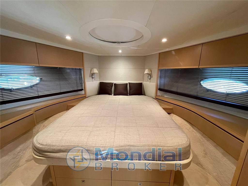 Princess yachts V 62