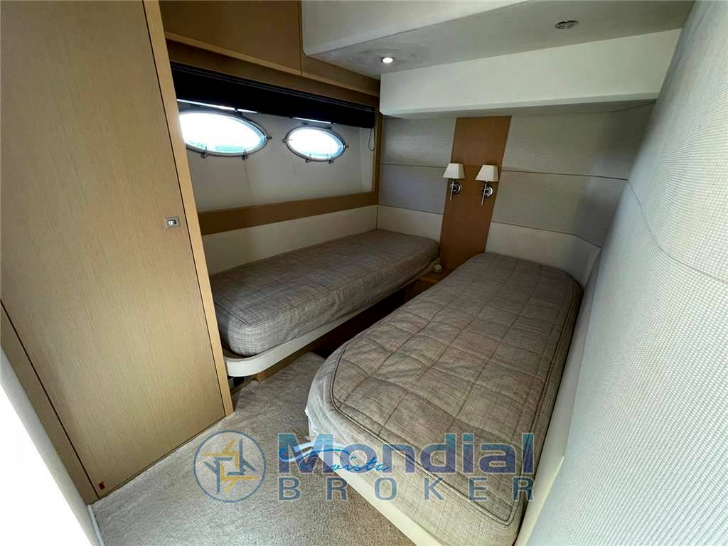 Princess yachts V 62