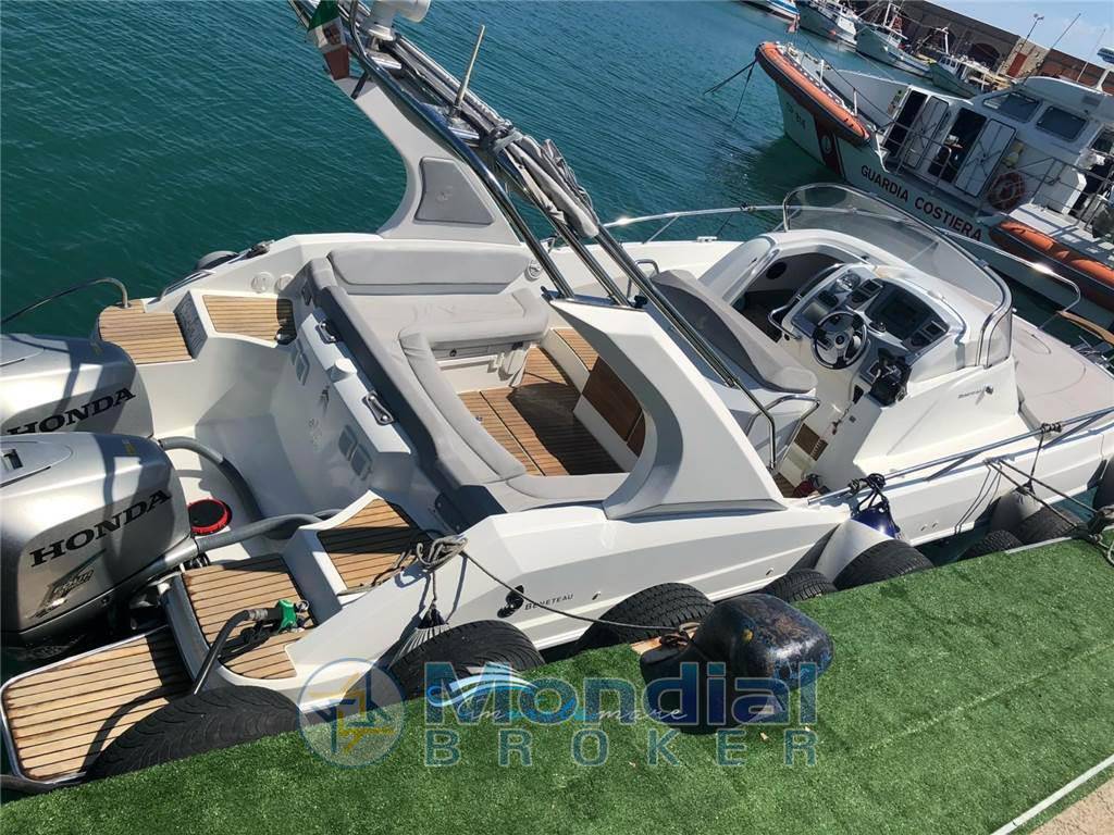 Beneteau Flyer 850 sun deck