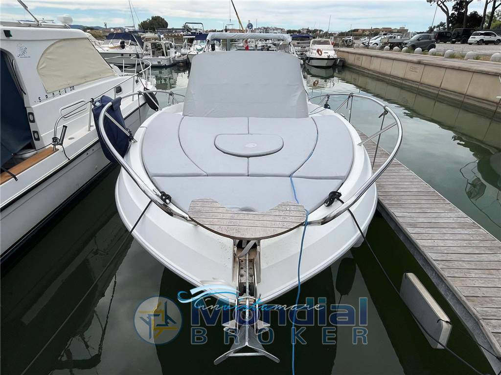 Beneteau Flyer 850 sun deck