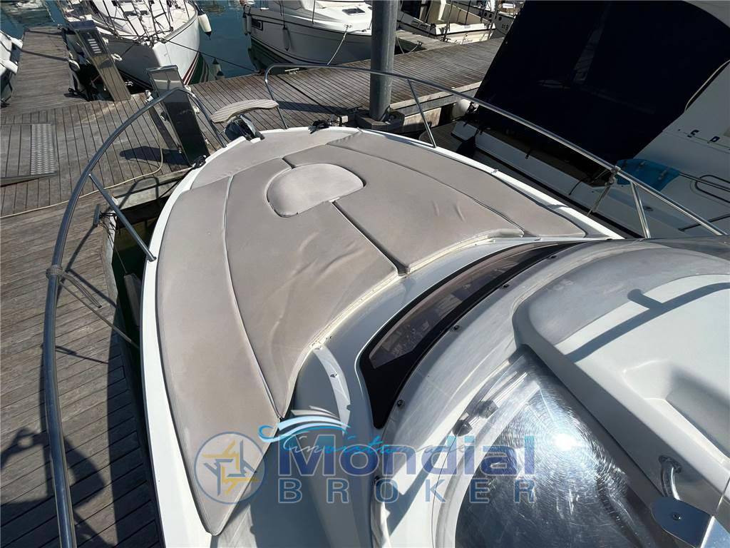 Beneteau Flyer 850 sun deck
