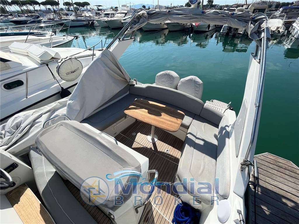 Beneteau Flyer 850 sun deck