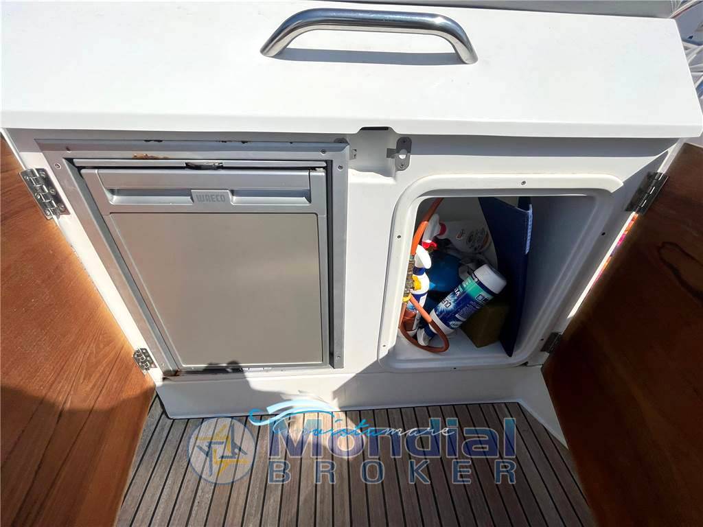 Beneteau Flyer 850 sun deck