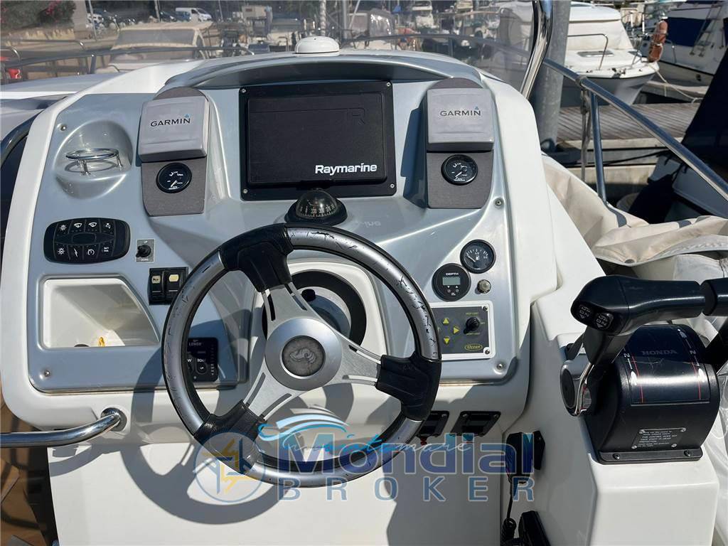 Beneteau Flyer 850 sun deck