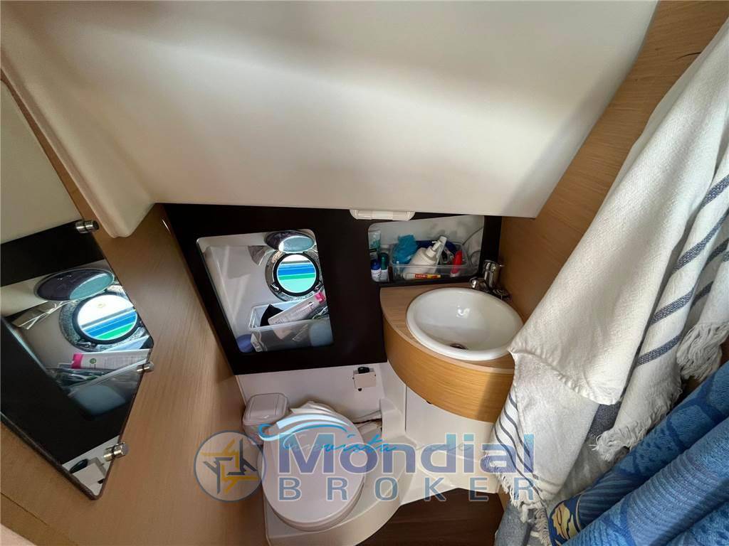 Beneteau Flyer 850 sun deck