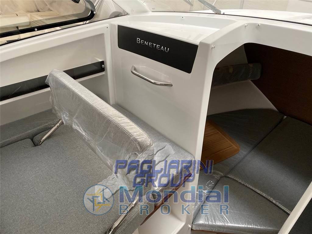 Beneteau Antares 8 cruising