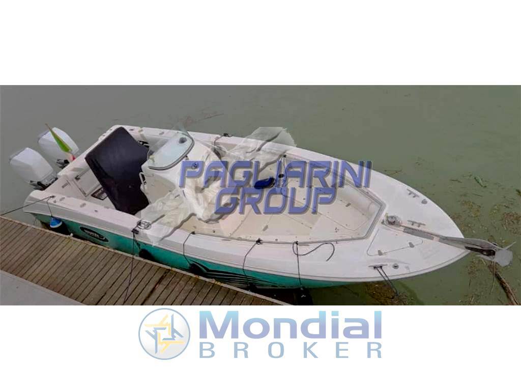 Boston whaler Outrage 270