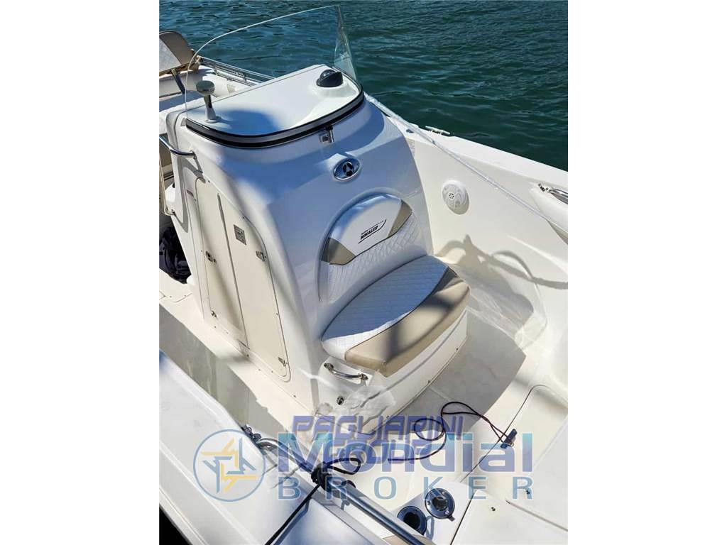 Boston whaler Outrage 270