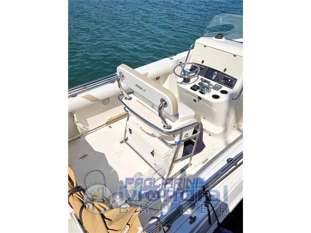 Boston whaler Outrage 270