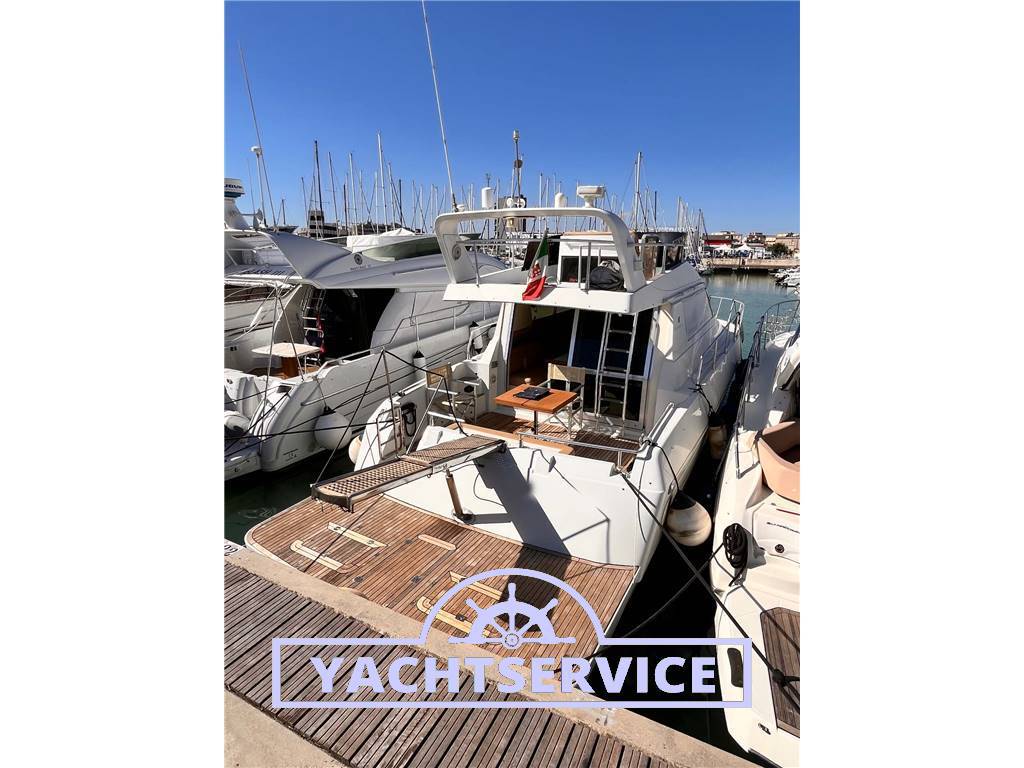 Ferretti yarding yacht 42 fly