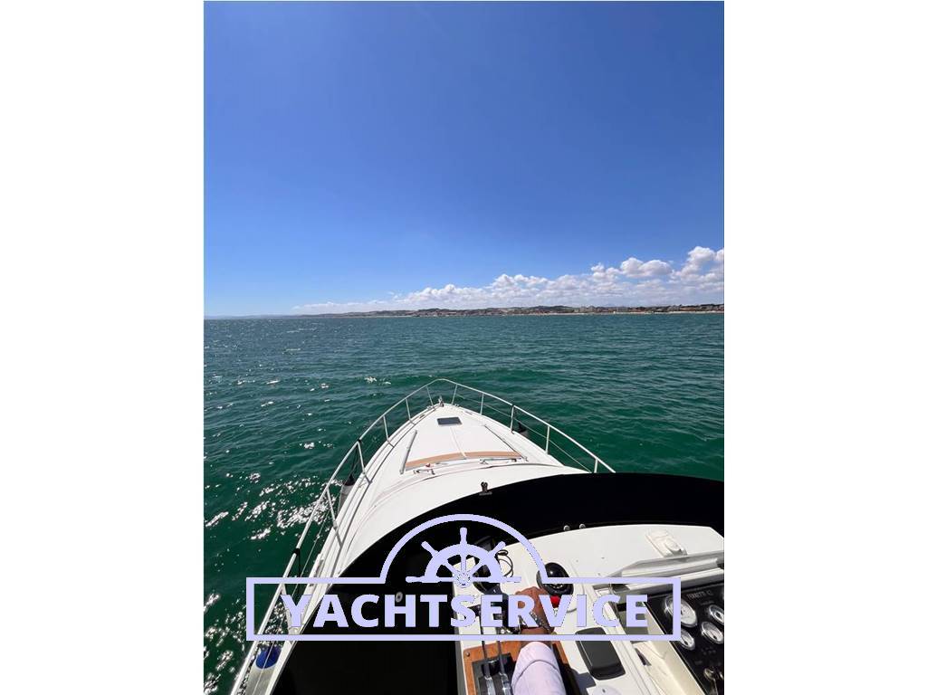 Ferretti yarding yacht 42 fly