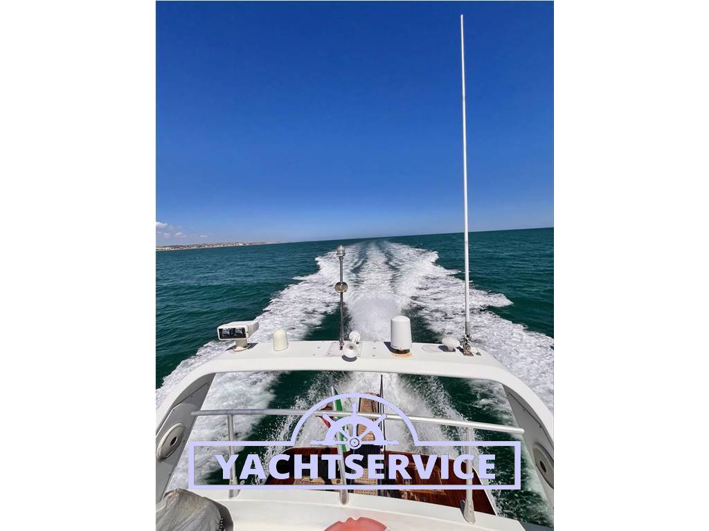 Ferretti yarding yacht 42 fly