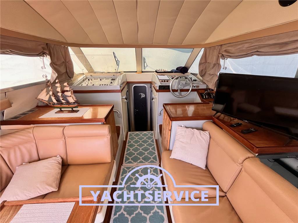 Ferretti yarding yacht 42 fly