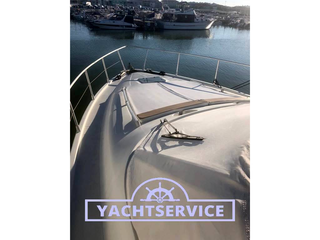 Ferretti yarding yacht 42 fly